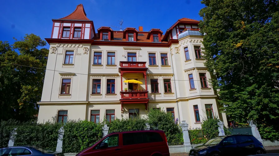 Außenansicht - Wohnung kaufen in Leipzig - Charmante Wohnung in prächtiger Stadtvilla in ruhiger Wohnstraße