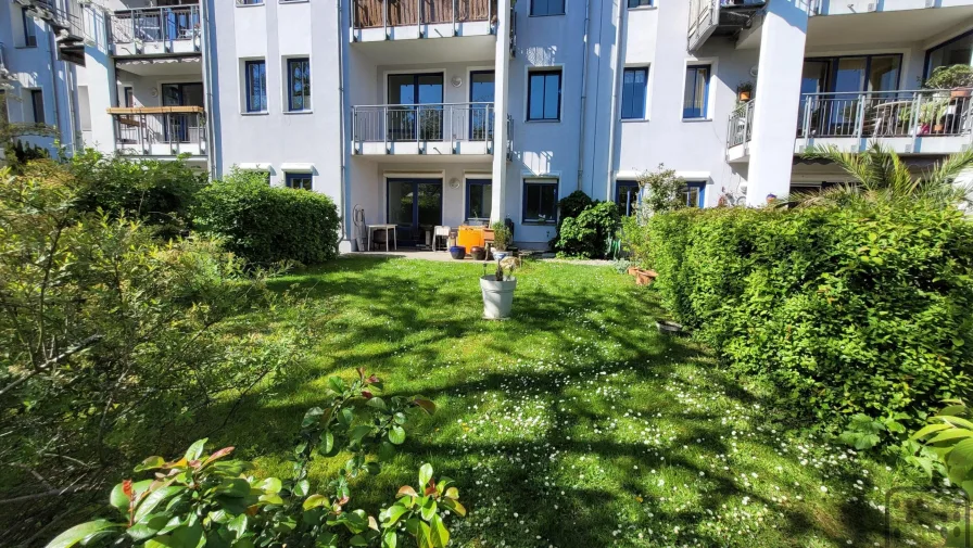 Eigener Gartenanteil der 1 Zimmer Terrassenwohnung im EG