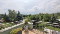 Blick von der Terrasse der 1. Etage zum Nachbarteich