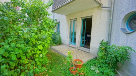 Terrasse - Wohnung kaufen in Leipzig - Bezugsfreies Single-Appartement mit Terrasse und eigenem Garten in Schleußig