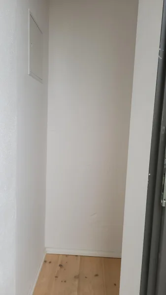 Abstellkammer vom Balkon begehnbar (Foto stammt aus einer identisch geschnittenen Wohnung im gleichen Haus)