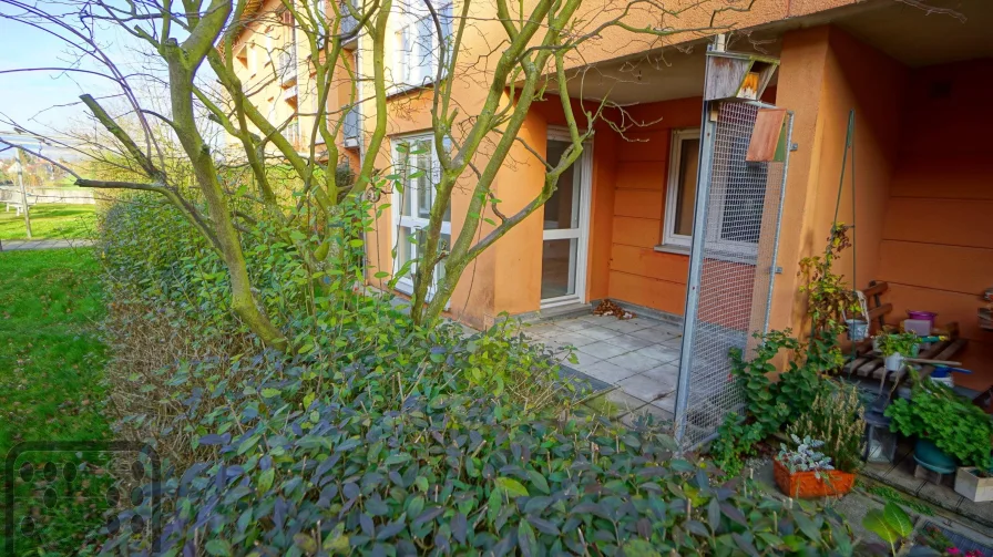 Gartenansicht - Wohnung kaufen in Schkeuditz - Bezugsfreies Apartment mit eigenem Garten und TG-Stellplatz in idyllischer Wohnlage