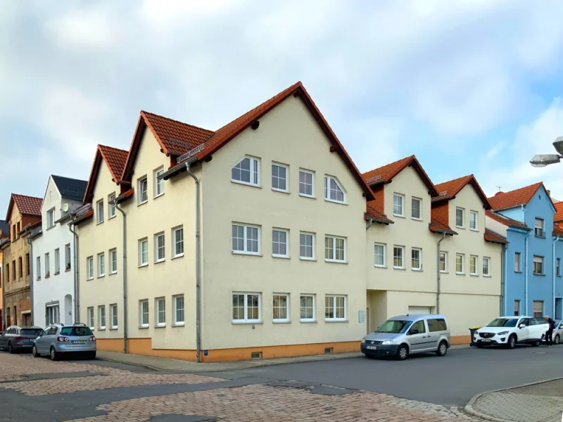 Hausansicht - Wohnung kaufen in Crimmitschau - Gönnen Sie sich drei auf einen Streich