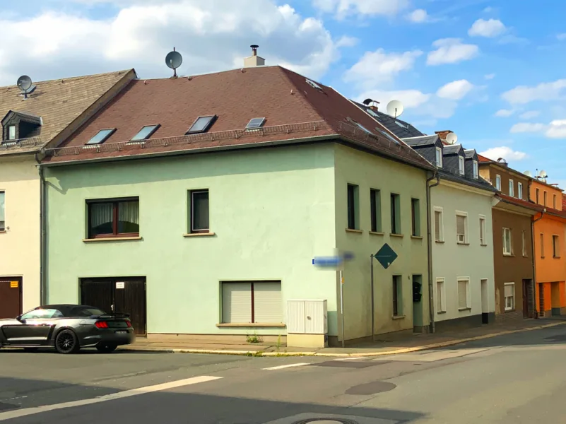 Hausansicht - Haus kaufen in Glauchau - Umfangreich sanierter Familientraum in Zentrumsnähe