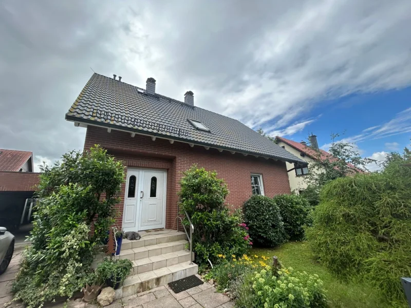 Straßenansicht - Haus kaufen in Parthenstein - schönes Einfamilienhaus mit bezauberndem Garten