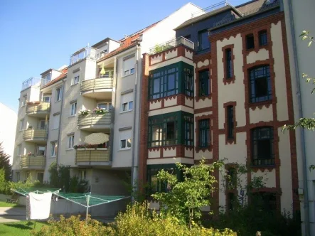 Rückansicht-Meusdorfer-25-1 - Wohnung kaufen in Leipzig / Connewitz - LEERE 3 Raumwohnung mit Balkon und Stellplatz