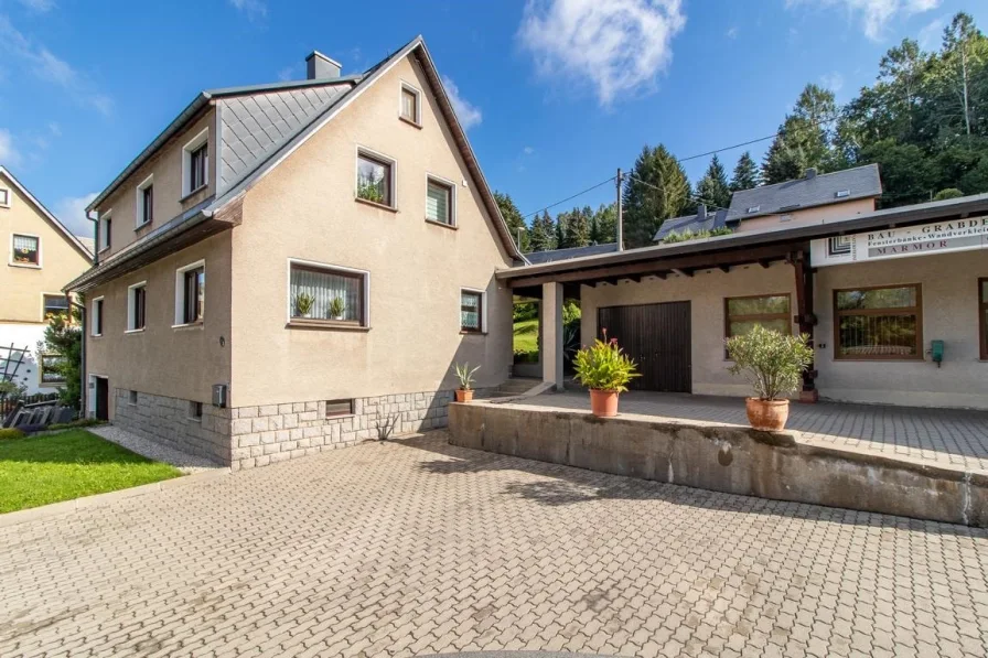 Westansicht - Haus kaufen in Zschorlau - Perfekte Kombination – Eigenheim mit eigenständigem Gewerbeobjekt