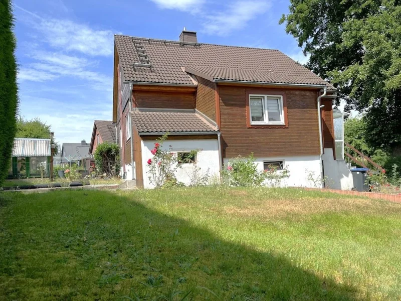 Ostansicht - Haus kaufen in Bad Schlema - Ruhige und idyllische Oase: Ihr neues Zuhause mit Gartenterrasse und Kfz-Stellplatz