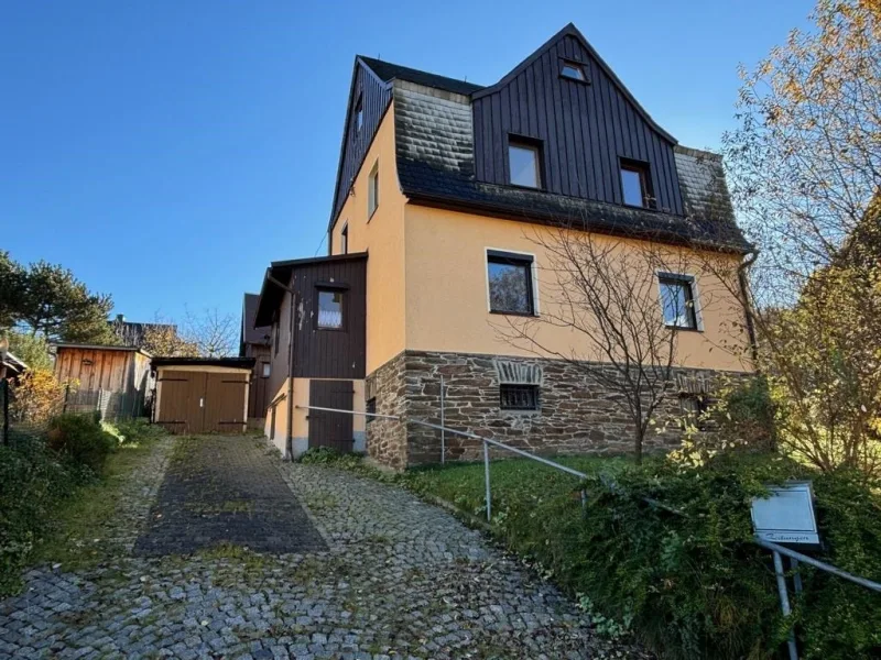 Nordwestansicht - Haus kaufen in Schwarzenberg - Charmantes Einfamilienhaus in ruhiger Lage mit viel Potenzial