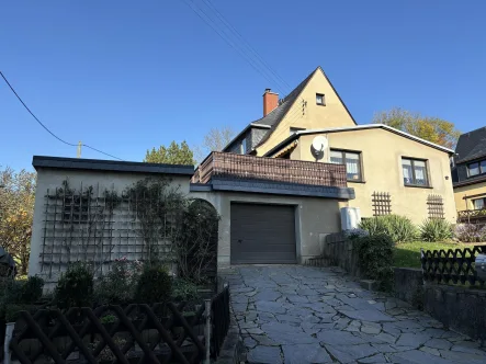 Objektansicht - Haus kaufen in Schwarzenberg - Familienfreundliches Zuhause mit Terrasse, Garten, Sauna und Kaminzimmer