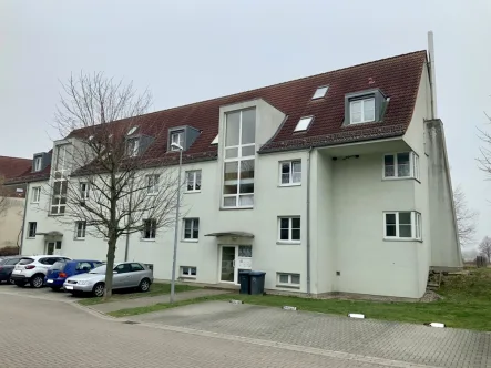 Hauseingänge - Wohnung kaufen in Burg - Erwerb über Zwangsversteigerung - Wohnen auf zwei Etagen