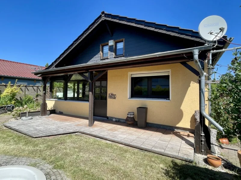 Hausansicht - Haus kaufen in Barleben - Zum Genießen - Sommer, Sonne, Wochenenderholung