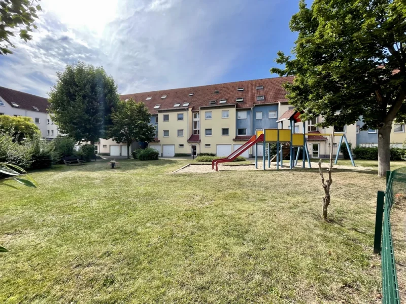 angrenzender Spielplatz