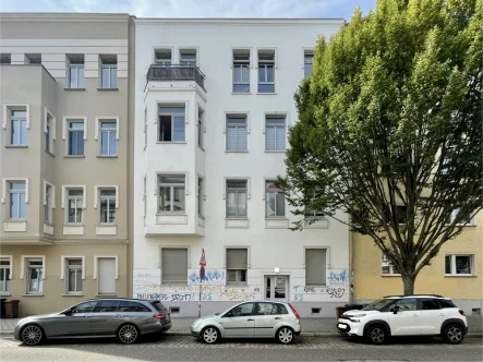 Außenansicht - Wohnung kaufen in Magdeburg - Kapitalanlage – Vermietete 2-Raumwohnung mit Balkon