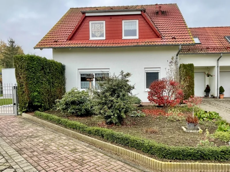 Außenansicht Wohnhaus - Haus kaufen in Zielitz - Ihr gemütliches neues Zuhause mit Garten und Terrasse