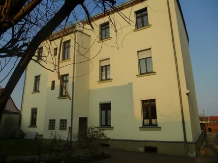 Hausansicht - Wohnung mieten in Magdeburg - FREUNDLICHE 4-ZIMMERWOHNUNG