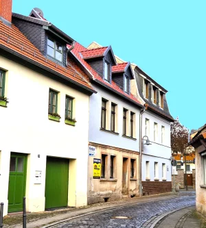  - Haus mieten in Sangerhausen - Einfamilienhaus im Zentrum von Sangerhausen zu vermieten, Neuehäuser Straße