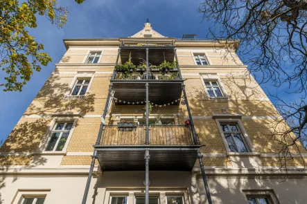 Gebäudeansicht - Zinshaus/Renditeobjekt kaufen in Leipzig / Leipzig Südvorstadt - INVESTOREN AUFGEPASST // sanierte Wohnoase mit 3 Zimmern & Balkon in Citylage // KEINE PROVISION