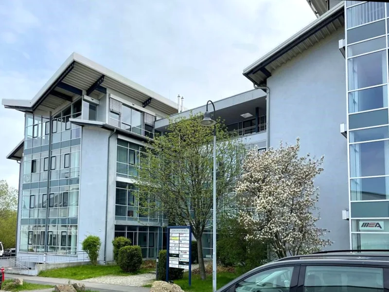 Gebäudeansicht - Büro/Praxis kaufen in Kesselsdorf - IHR NEUES INVESTMENT // Immobilienpaket bestehend aus 3 Büroeinheiten nahe Dresden