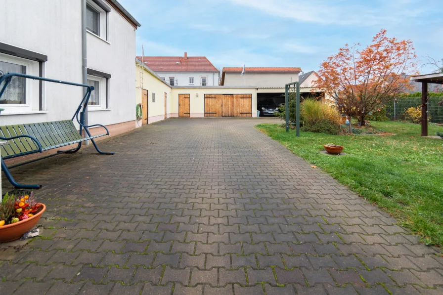 Garage + Carport