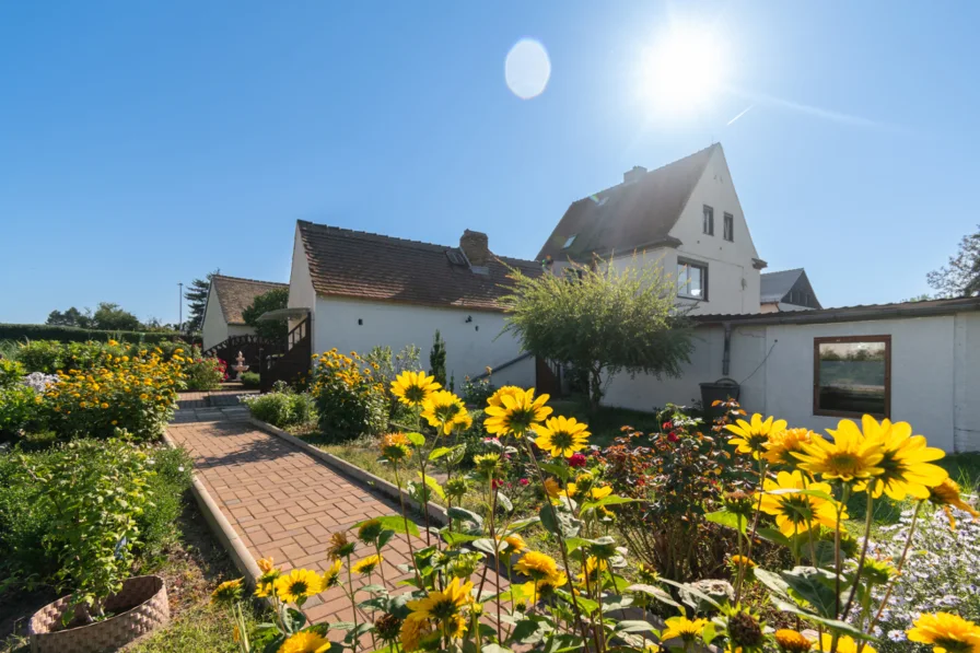 Garten - Haus kaufen in Schkeuditz - FAMILIEN UND GARTENLIEBHABER AUFGEPASST! // Gepflegtes Haus mit Garage und Traumgarten in Schkeuditz