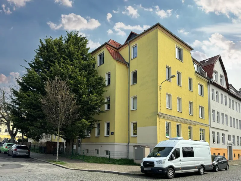 Gebäudeansicht - Wohnung kaufen in Leipzig - SINNVOLL INVESTIEREN IN LEIPZIG-WAHREN // Attraktive 3-Raum-Wohnung mit Tageslichtbad in Auwaldnähe