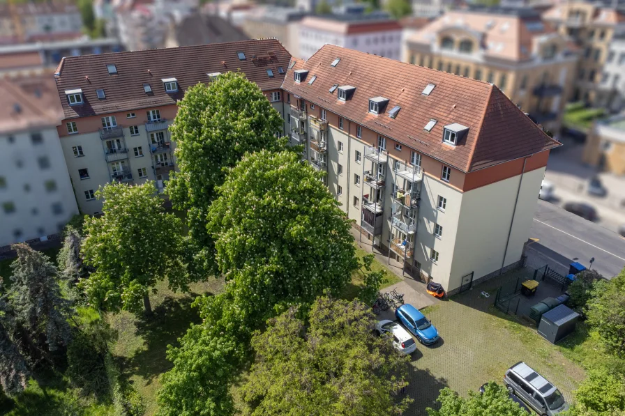 Hofansicht - Haus kaufen in Leipzig - VOLL VERMIETETES MEHRFAMILIENHAUS MIT 14 EINHEITEN // Investmentchance nahe des Leipziger Volksparks