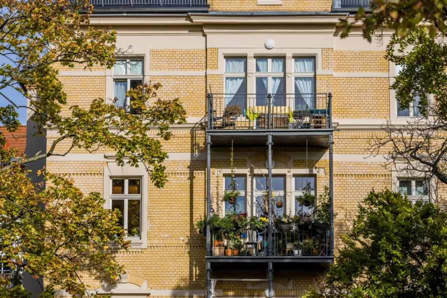 Gebäudeansicht - Wohnung kaufen in Leipzig - TOP-INVESTMENT // 3,5 Zimmer mit Süd-Balkon // Traumlage Südvorstadt