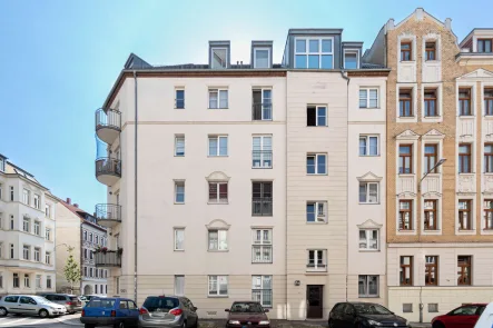 Gebäudeansicht - Zinshaus/Renditeobjekt kaufen in Leipzig - LUKRATIVE INVESTITION IM NORDEN DER STADT // Traumhafte ETW mit Sonnenbalkon & Einbauküche