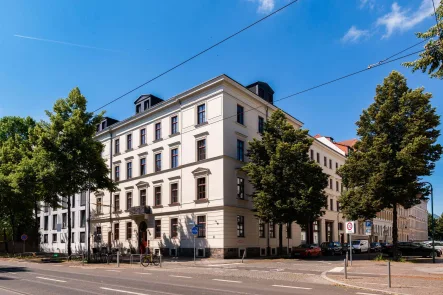 Gebäudeansicht - Zinshaus/Renditeobjekt kaufen in Leipzig - FÜR ANLEGER MIT WEITBLICK // BESTLAGE WALDSTRAßENVIERTEL // Vermietete ETW mit Parkett & Einbauküche