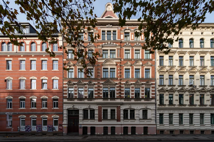 Gebäudeansicht - Zinshaus/Renditeobjekt kaufen in Leipzig - KAPITALANLAGE MIT ZUKUNFT // Maisonette-Wohnung mit Galerie und Tageslichtbad in der Südvorstadt