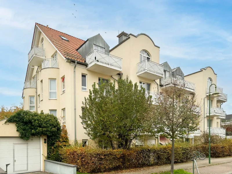 Gebäudeansicht - Wohnung kaufen in Leipzig - 4,62 % RENDITE // vermietetes Apartment nähe Markkleeberger See // 27m² mit Terrasse & TG-Stellplatz