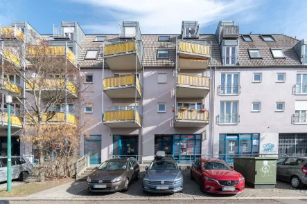 Wohn- und Geschäftshaus - Wohnung kaufen in Leipzig - RARITÄT IN LEIPZIG-LINDENAU // Vermietetes Appartment mit Einbauküche, Balkon & TG-Stellplatz