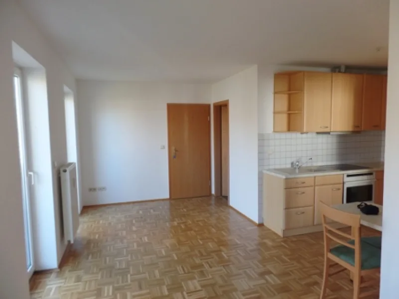 Wohnen Kochen Ansicht 2 - Wohnung mieten in Chemnitz / Bernsdorf - 8 min FUSSWEG ZUR UNI--BALKON--EINBAUKÜCHE--PARKETT--TOP PREIS !!