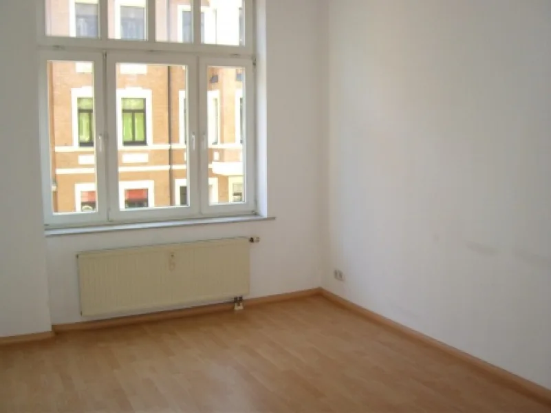 Schlafen - Wohnung mieten in Chemnitz - SCHLOSSCHEMNITZ--BALKON AM WOHNZIMMER--LAMINAT--TOP PREIS