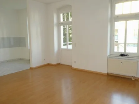 Wohnen  Blick zu Kochen - Wohnung mieten in Chemnitz / Schloßchemnitz - SCHLOSSCHEMNITZ--LAMINAT--BALKON AM WOHNZIMMER--HELL-- NACHMITTAGSSONNIG--RUHIGE LAGE ZUM HOF!!