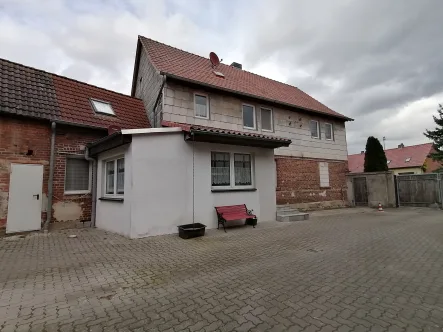 Hofansicht - Haus kaufen in Haldensleben - Großzügiges Einfamilienhaus in Uthmöden