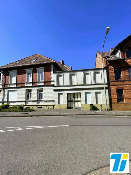 Hausansicht vorn - Haus kaufen in Helmstedt - Mehrfamilienhaus mit 3 Wohneinheiten sucht Großfamilie"
