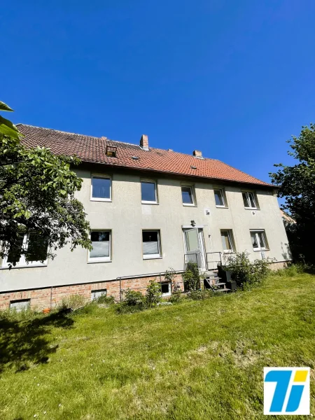 Ansicht von hinten - Haus kaufen in Helmstedt - MFH mit 5 Wohneinheiten und Garten in ruhiger Wohngegend!
