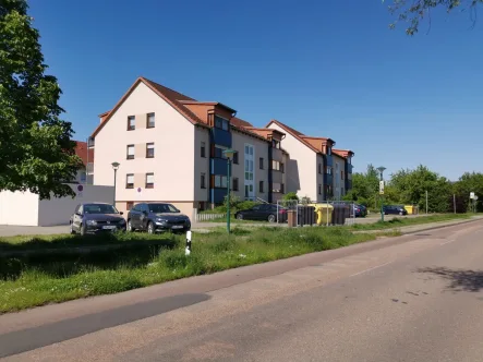 Straßenansicht - Wohnung mieten in Kabelsketal - 3- Zimmer- Dachgeschoß mit Südbalkon