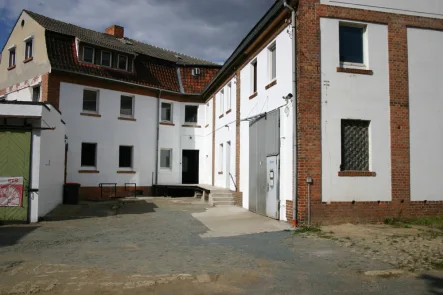 Innenhof 2 - Büro/Praxis mieten in Quedlinburg - Gewerbeflächen zu vermieten: Büros, Lager- und/oder Produktionsflächen, je nach Bedarf, auf 2 Etagen