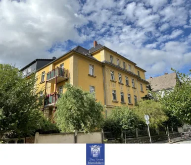 Hausansicht - Wohnung mieten in Riesa - Sehenswerte Dachgeschosswohnung mit Balkon und optimaler Raumaufteilung! Lift!