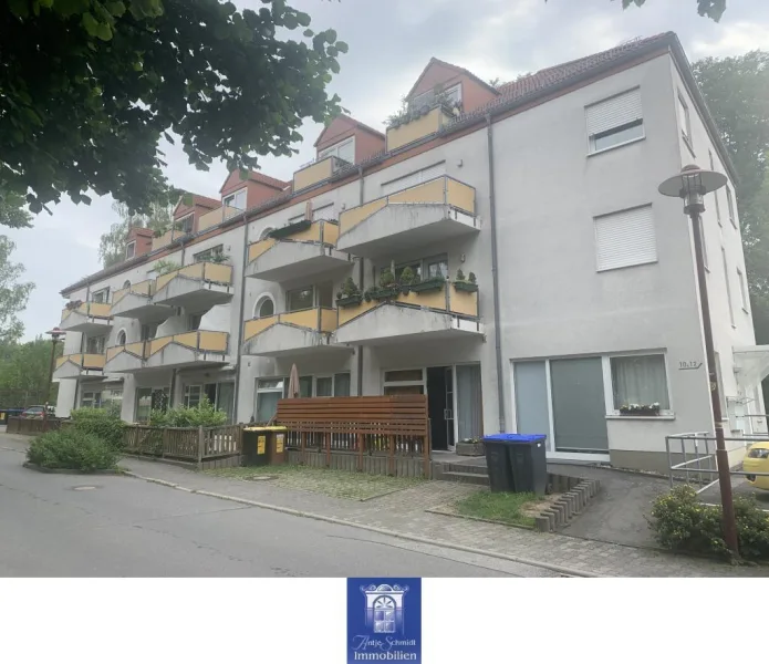 Hausansicht - Garage/Stellplatz mieten in Bischofswerda - Bischofswerda - Pkw-Stellplätze im Innenhof zu vermieten!