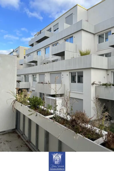 Balkon - Wohnung mieten in Dresden - Zauberhafte 2-Zimmerwohnung mit edlem Bad, moderner EBK und Balkon!