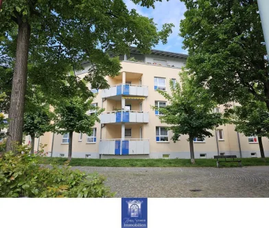 Hausansicht - Wohnung kaufen in Freital - Gemütlicher Singletraum in gepflegter und grüner Wohnanlage! 
