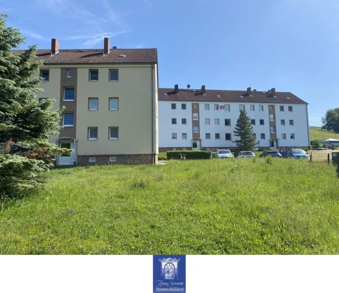 Hausansicht - Wohnung mieten in Niederstriegis - Gepflegte 2-Zimmerwohnung in idyllischer Umgebung! Ruhig und grün!