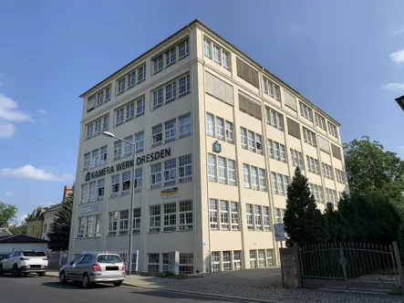 Hausansicht - Büro/Praxis mieten in Dresden - Großzügige helle Gewerbeeinheit - Ideal als Lager, Archiv, Büro, Atelier etc.! Aufzug!