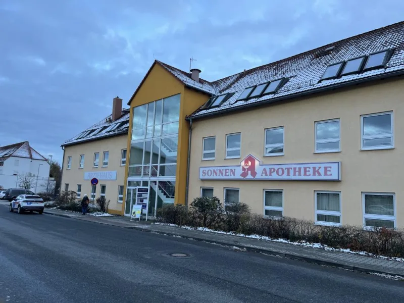 Hausansicht - Büro/Praxis mieten in Bischofswerda - Helle großzügige Praxis mit vorteilhafter Raumaufteilung im Ärztehaus Bischofswerda!