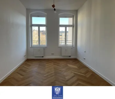 Wohnen - Wohnung mieten in Dresden - Wohnen in elbnaher Umgebung! Schöner Balkon, Tageslichtbad mit Wanne, Wohnküche!