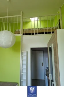 Blick zur Schlafebene - Wohnung mieten in Dresden - Gemütliches möbliertes Appartement mit Schlafempore und Einbauküche!